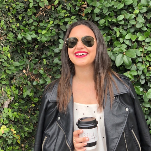 Meet your Posher, Claire - Picture 2 of 4